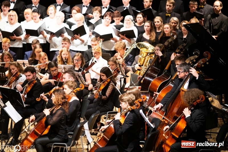 Zdjęcie w galerii na portalu naszraciborz.pl: Koncert Wielcy Raciborzanie w Raciborskim Centrum Kultury [FOTO i WIDEO] wiadomości z regionu