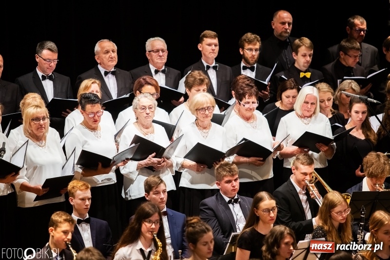 Zdjęcie w galerii na portalu naszraciborz.pl: Koncert Wielcy Raciborzanie w Raciborskim Centrum Kultury [FOTO i WIDEO] wiadomości z regionu