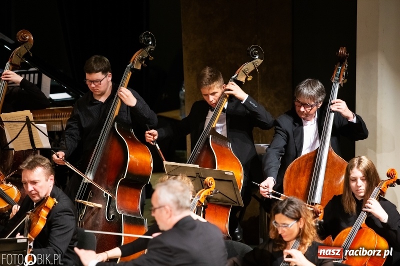 Zdjęcie w galerii na portalu naszraciborz.pl: Koncert Wielcy Raciborzanie w Raciborskim Centrum Kultury [FOTO i WIDEO] wiadomości z regionu