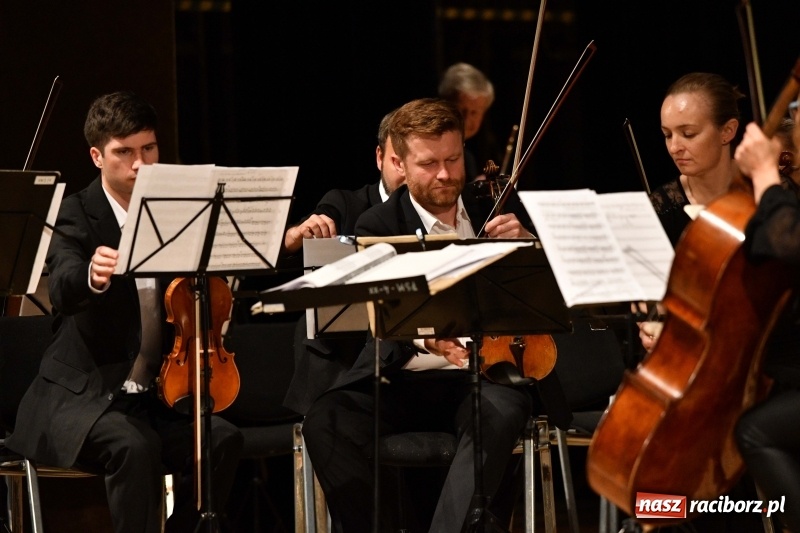 Zdjęcie w galerii na portalu naszraciborz.pl: Koncert Wielcy Raciborzanie w Raciborskim Centrum Kultury [FOTO i WIDEO] wiadomości z regionu