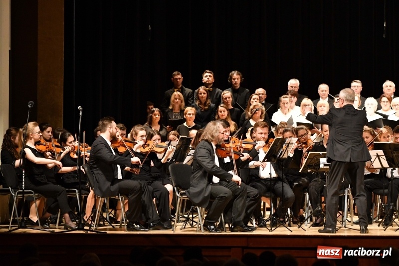 Zdjęcie w galerii na portalu naszraciborz.pl: Koncert Wielcy Raciborzanie w Raciborskim Centrum Kultury [FOTO i WIDEO] wiadomości z regionu