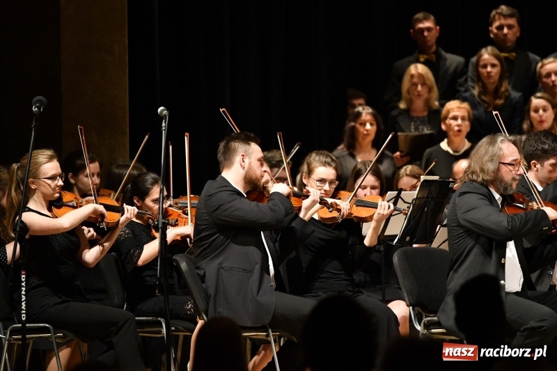 Zdjęcie w galerii na portalu naszraciborz.pl: Koncert Wielcy Raciborzanie w Raciborskim Centrum Kultury [FOTO i WIDEO] wiadomości z regionu