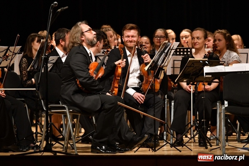 Zdjęcie w galerii na portalu naszraciborz.pl: Koncert Wielcy Raciborzanie w Raciborskim Centrum Kultury [FOTO i WIDEO] wiadomości z regionu