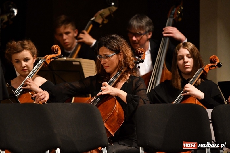 Zdjęcie w galerii na portalu naszraciborz.pl: Koncert Wielcy Raciborzanie w Raciborskim Centrum Kultury [FOTO i WIDEO] wiadomości z regionu