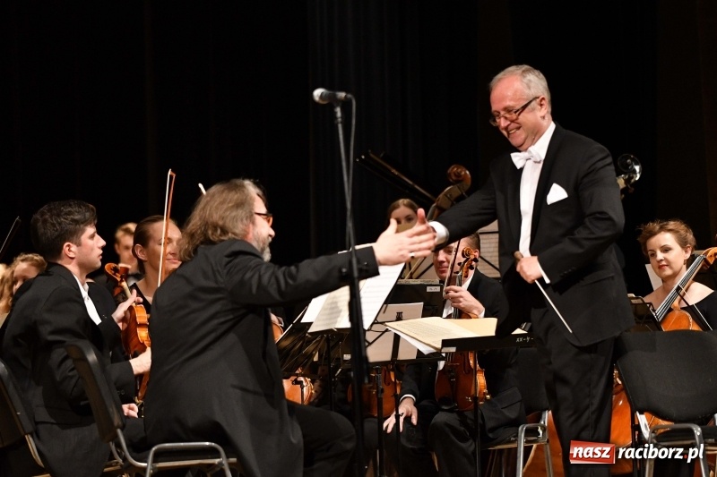 Zdjęcie w galerii na portalu naszraciborz.pl: Koncert Wielcy Raciborzanie w Raciborskim Centrum Kultury [FOTO i WIDEO] wiadomości z regionu