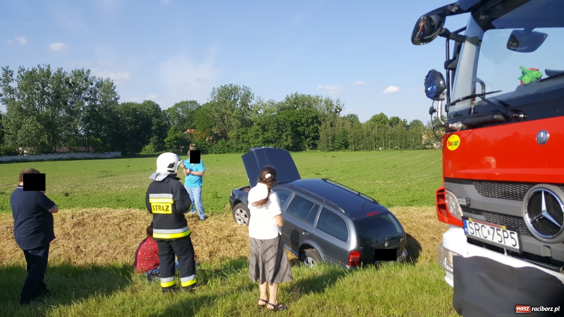 Zdjęcie w galerii na portalu naszraciborz.pl: Kraksa na Wydalu. Czeszka zakończyła podróż w rowie [FOTO] wiadomości z regionu