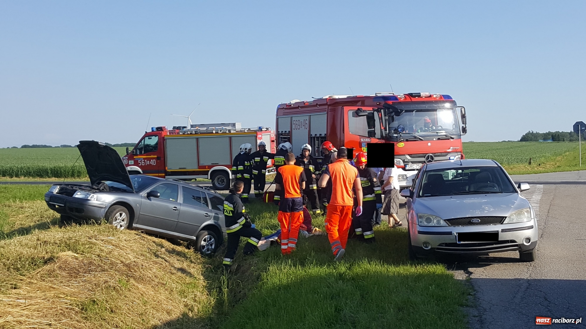 Zdjęcie w galerii na portalu naszraciborz.pl: Kraksa na Wydalu. Czeszka zakończyła podróż w rowie [FOTO] wiadomości z regionu