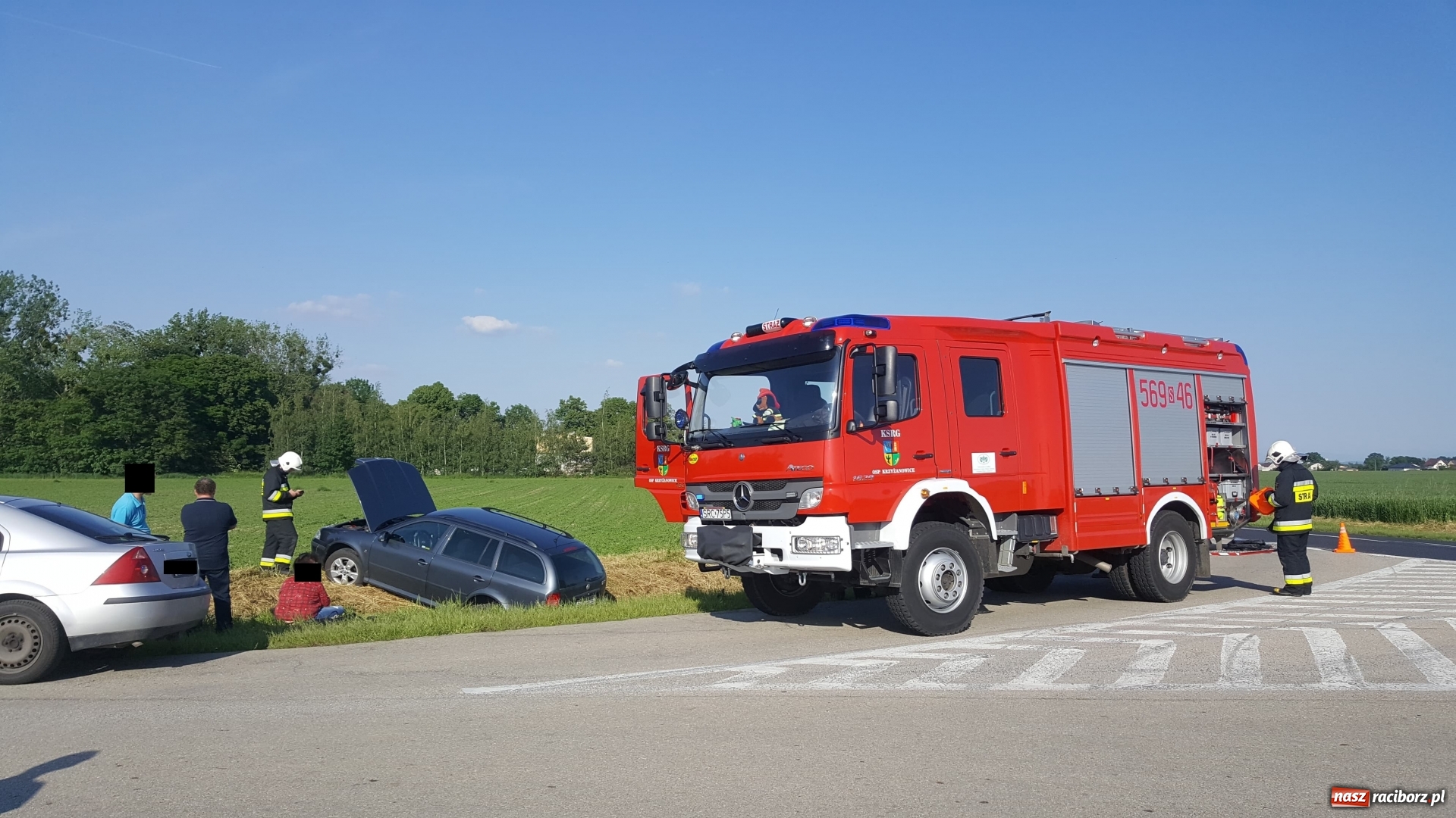 Zdjęcie w galerii na portalu naszraciborz.pl: Kraksa na Wydalu. Czeszka zakończyła podróż w rowie [FOTO] wiadomości z regionu