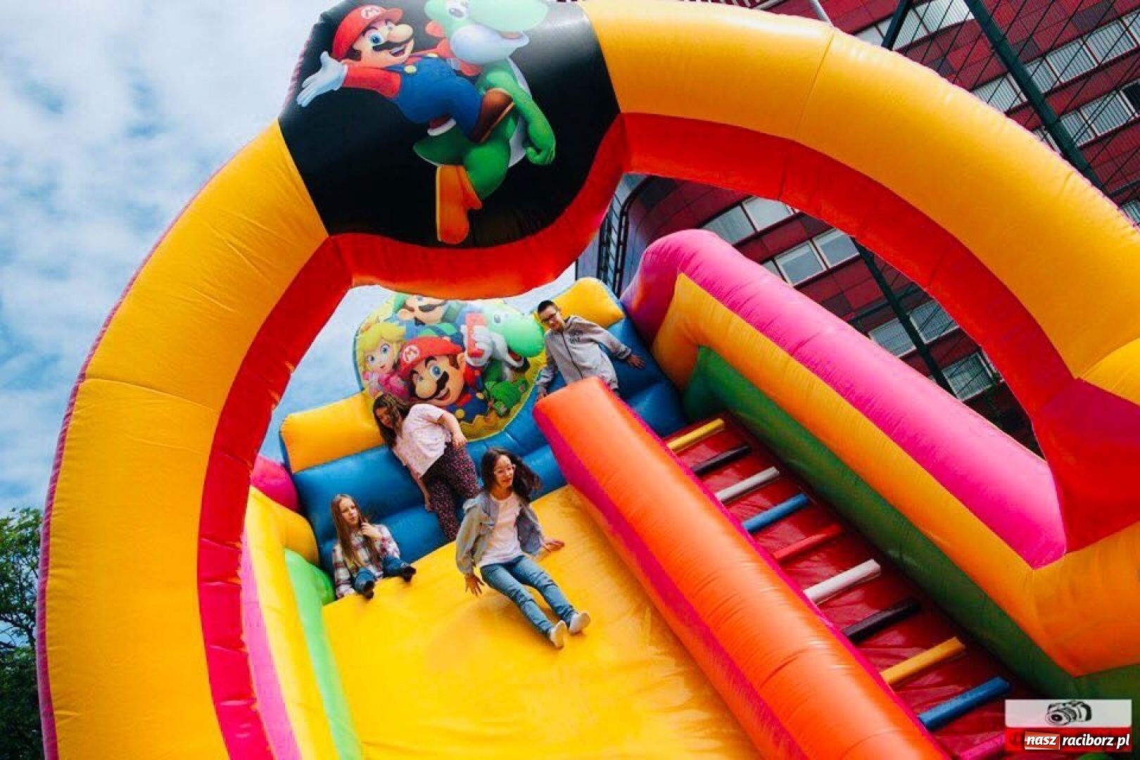 Zdjęcie w galerii na portalu naszraciborz.pl:  Kolorowy i słodki dzień w SP 13  wiadomości z regionu