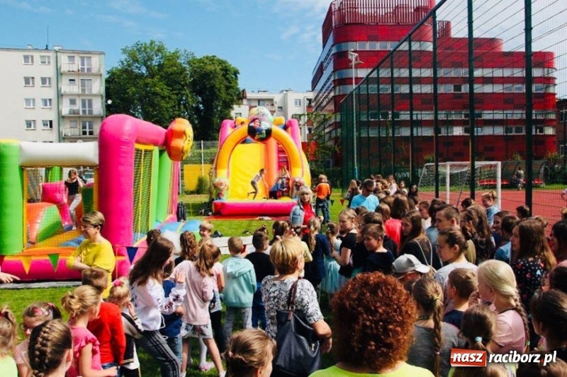 Zdjęcie w galerii na portalu naszraciborz.pl:  Kolorowy i słodki dzień w SP 13  wiadomości z regionu