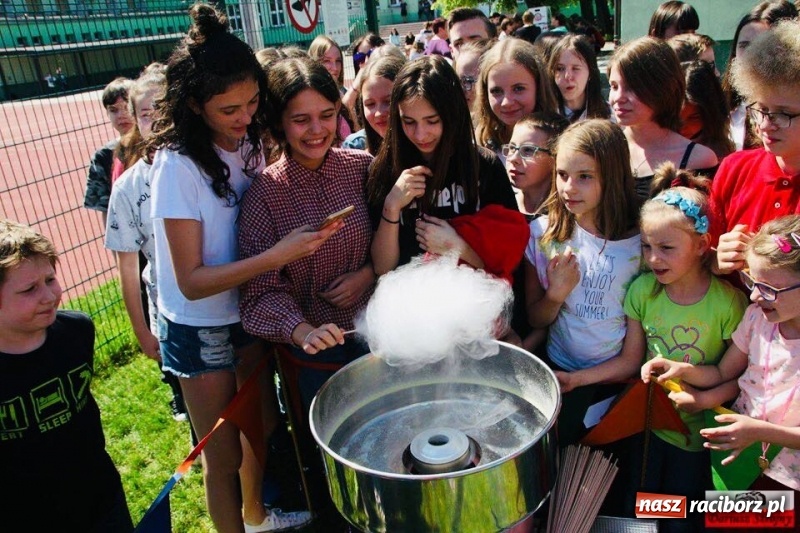 Zdjęcie w galerii na portalu naszraciborz.pl:  Kolorowy i słodki dzień w SP 13  wiadomości z regionu