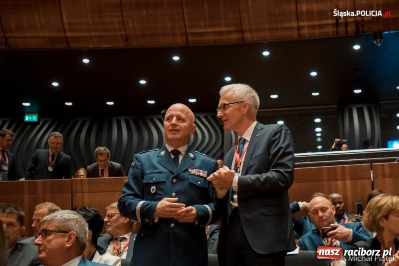 Zdjęcie w galerii na portalu naszraciborz.pl: Raciborzanie śpiewali dla policjantów z całego świata [FOTO i WIDEO] wiadomości z regionu