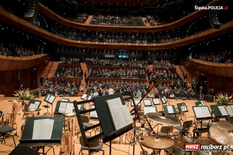Zdjęcie w galerii na portalu naszraciborz.pl: Raciborzanie śpiewali dla policjantów z całego świata [FOTO i WIDEO] wiadomości z regionu