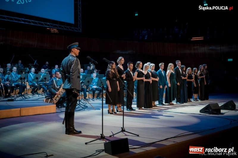 Zdjęcie w galerii na portalu naszraciborz.pl: Raciborzanie śpiewali dla policjantów z całego świata [FOTO i WIDEO] wiadomości z regionu