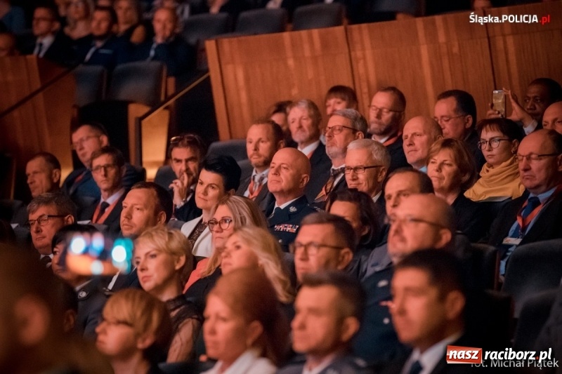 Zdjęcie w galerii na portalu naszraciborz.pl: Raciborzanie śpiewali dla policjantów z całego świata [FOTO i WIDEO] wiadomości z regionu