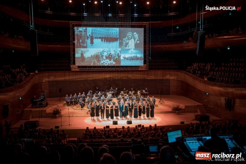 Zdjęcie w galerii na portalu naszraciborz.pl: Raciborzanie śpiewali dla policjantów z całego świata [FOTO i WIDEO] wiadomości z regionu