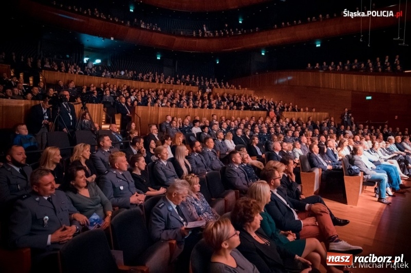 Zdjęcie w galerii na portalu naszraciborz.pl: Raciborzanie śpiewali dla policjantów z całego świata [FOTO i WIDEO] wiadomości z regionu