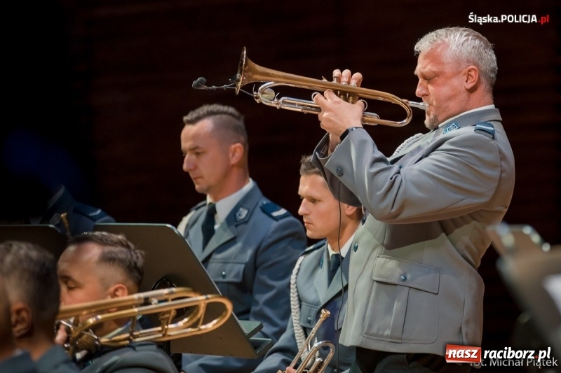 Zdjęcie w galerii na portalu naszraciborz.pl: Raciborzanie śpiewali dla policjantów z całego świata [FOTO i WIDEO] wiadomości z regionu