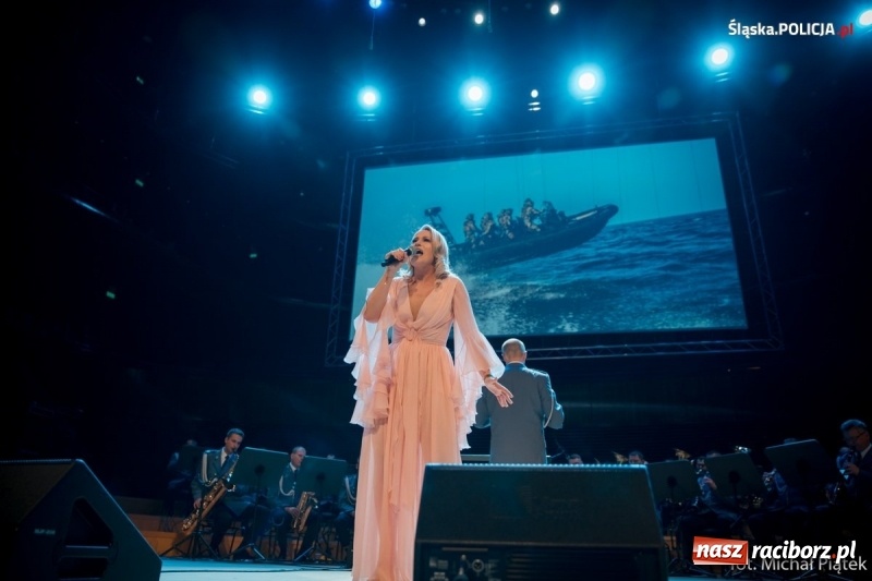 Zdjęcie w galerii na portalu naszraciborz.pl: Raciborzanie śpiewali dla policjantów z całego świata [FOTO i WIDEO] wiadomości z regionu