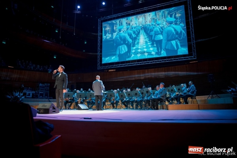 Zdjęcie w galerii na portalu naszraciborz.pl: Raciborzanie śpiewali dla policjantów z całego świata [FOTO i WIDEO] wiadomości z regionu