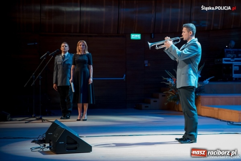 Zdjęcie w galerii na portalu naszraciborz.pl: Raciborzanie śpiewali dla policjantów z całego świata [FOTO i WIDEO] wiadomości z regionu