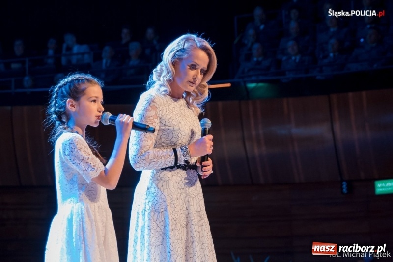 Zdjęcie w galerii na portalu naszraciborz.pl: Raciborzanie śpiewali dla policjantów z całego świata [FOTO i WIDEO] wiadomości z regionu