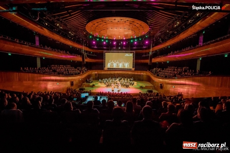 Zdjęcie w galerii na portalu naszraciborz.pl: Raciborzanie śpiewali dla policjantów z całego świata [FOTO i WIDEO] wiadomości z regionu