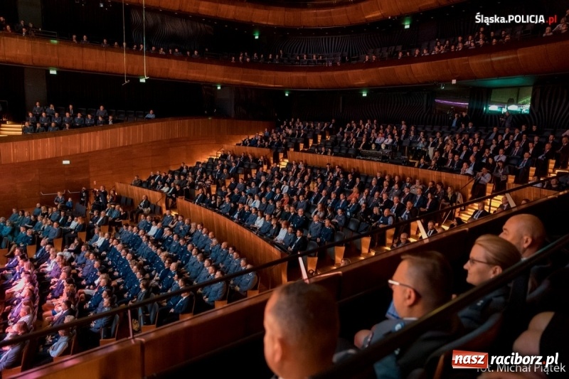 Zdjęcie w galerii na portalu naszraciborz.pl: Raciborzanie śpiewali dla policjantów z całego świata [FOTO i WIDEO] wiadomości z regionu