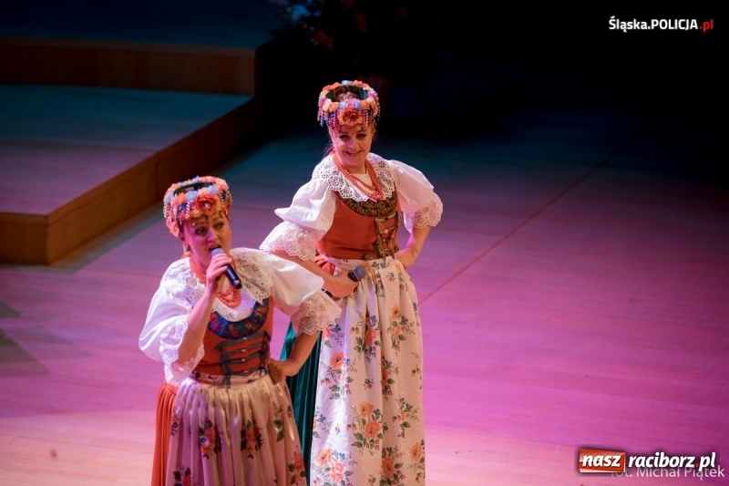 Zdjęcie w galerii na portalu naszraciborz.pl: Raciborzanie śpiewali dla policjantów z całego świata [FOTO i WIDEO] wiadomości z regionu