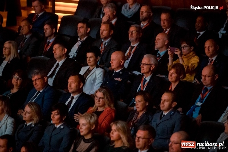 Zdjęcie w galerii na portalu naszraciborz.pl: Raciborzanie śpiewali dla policjantów z całego świata [FOTO i WIDEO] wiadomości z regionu