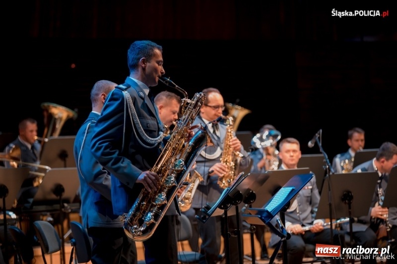 Zdjęcie w galerii na portalu naszraciborz.pl: Raciborzanie śpiewali dla policjantów z całego świata [FOTO i WIDEO] wiadomości z regionu