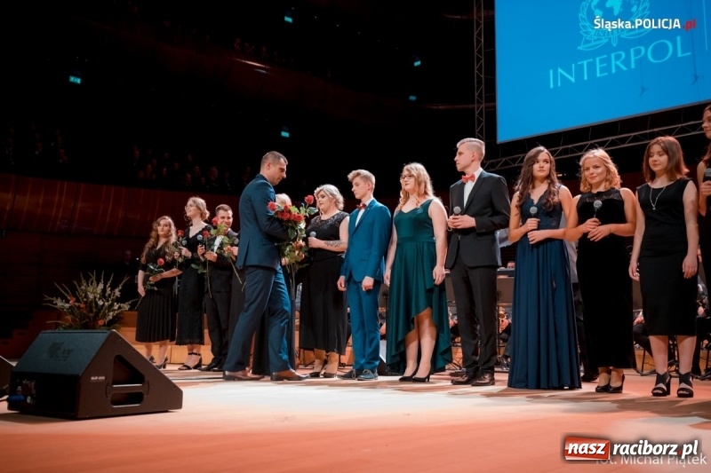 Zdjęcie w galerii na portalu naszraciborz.pl: Raciborzanie śpiewali dla policjantów z całego świata [FOTO i WIDEO] wiadomości z regionu