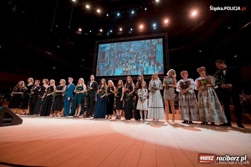 Zdjęcie w galerii na portalu naszraciborz.pl: Raciborzanie śpiewali dla policjantów z całego świata [FOTO i WIDEO] wiadomości z regionu