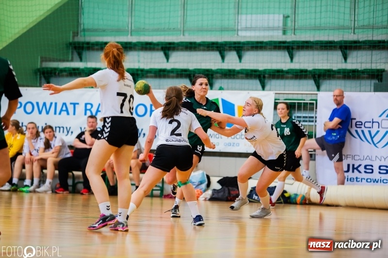 Zdjęcie w galerii na portalu naszraciborz.pl: Turniej Przyjaźni Przaja Handballowi w Arenie Rafako wiadomości z regionu