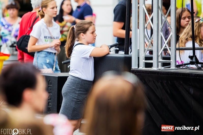 Zdjęcie w galerii na portalu naszraciborz.pl: Moc atrakcji na raciborskim Rynku z okazji Dnia Dziecka [FOTO i WIDEO] wiadomości z regionu