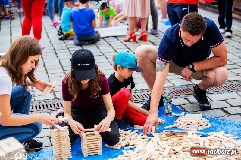 Zdjęcie w galerii na portalu naszraciborz.pl: Moc atrakcji na raciborskim Rynku z okazji Dnia Dziecka [FOTO i WIDEO] wiadomości z regionu