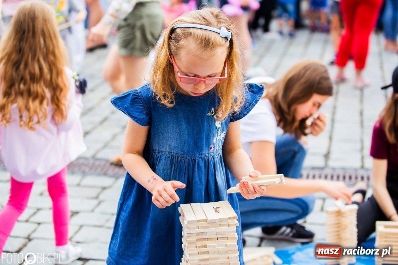 Zdjęcie w galerii na portalu naszraciborz.pl: Moc atrakcji na raciborskim Rynku z okazji Dnia Dziecka [FOTO i WIDEO] wiadomości z regionu