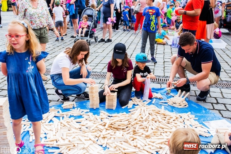 Zdjęcie w galerii na portalu naszraciborz.pl: Moc atrakcji na raciborskim Rynku z okazji Dnia Dziecka [FOTO i WIDEO] wiadomości z regionu