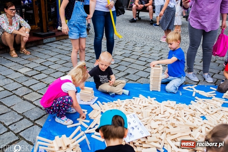 Zdjęcie w galerii na portalu naszraciborz.pl: Moc atrakcji na raciborskim Rynku z okazji Dnia Dziecka [FOTO i WIDEO] wiadomości z regionu