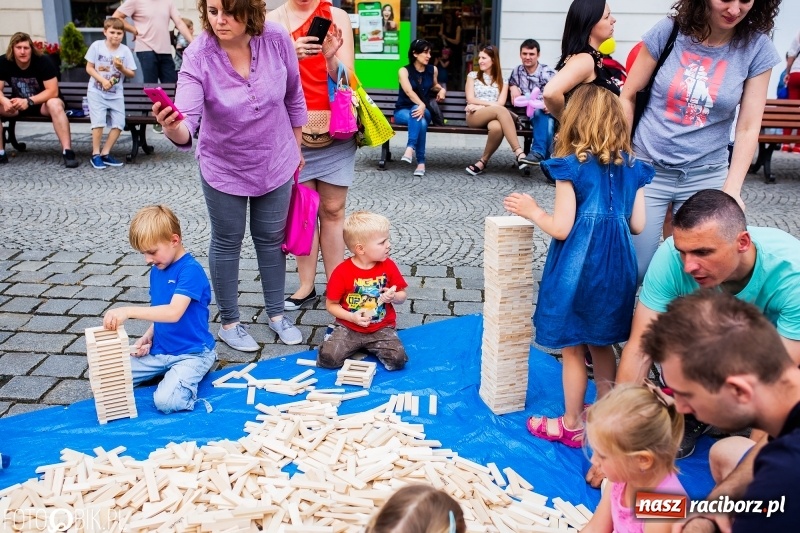Zdjęcie w galerii na portalu naszraciborz.pl: Moc atrakcji na raciborskim Rynku z okazji Dnia Dziecka [FOTO i WIDEO] wiadomości z regionu
