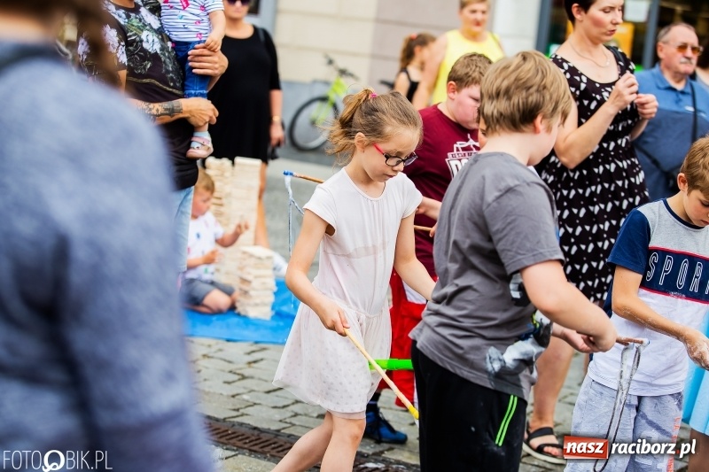 Zdjęcie w galerii na portalu naszraciborz.pl: Moc atrakcji na raciborskim Rynku z okazji Dnia Dziecka [FOTO i WIDEO] wiadomości z regionu