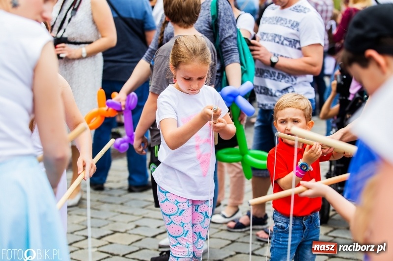 Zdjęcie w galerii na portalu naszraciborz.pl: Moc atrakcji na raciborskim Rynku z okazji Dnia Dziecka [FOTO i WIDEO] wiadomości z regionu