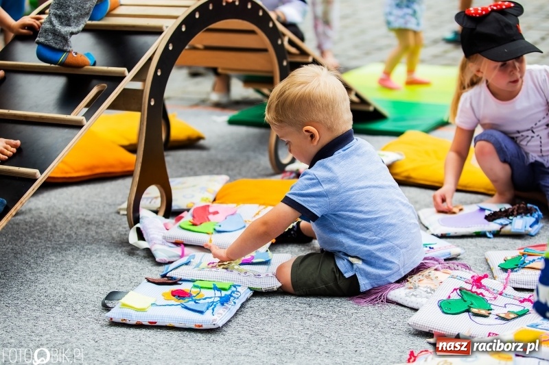 Zdjęcie w galerii na portalu naszraciborz.pl: Moc atrakcji na raciborskim Rynku z okazji Dnia Dziecka [FOTO i WIDEO] wiadomości z regionu