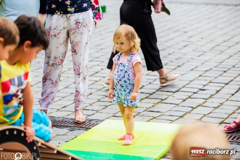 Zdjęcie w galerii na portalu naszraciborz.pl: Moc atrakcji na raciborskim Rynku z okazji Dnia Dziecka [FOTO i WIDEO] wiadomości z regionu
