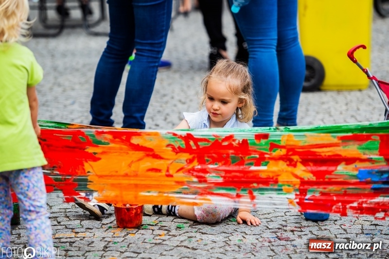 Zdjęcie w galerii na portalu naszraciborz.pl: Moc atrakcji na raciborskim Rynku z okazji Dnia Dziecka [FOTO i WIDEO] wiadomości z regionu