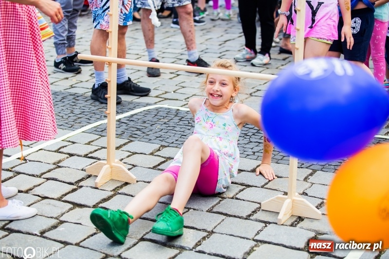 Zdjęcie w galerii na portalu naszraciborz.pl: Moc atrakcji na raciborskim Rynku z okazji Dnia Dziecka [FOTO i WIDEO] wiadomości z regionu