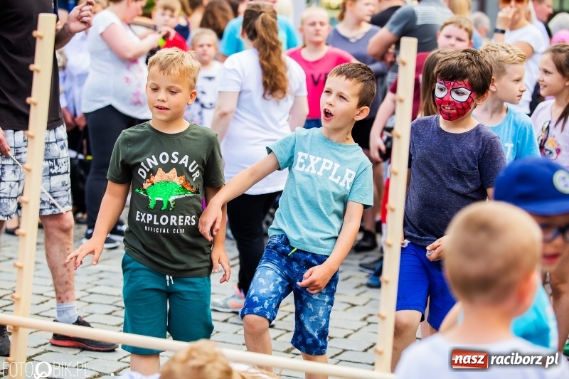 Zdjęcie w galerii na portalu naszraciborz.pl: Moc atrakcji na raciborskim Rynku z okazji Dnia Dziecka [FOTO i WIDEO] wiadomości z regionu