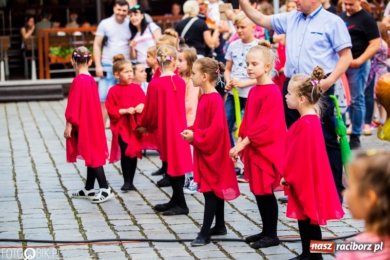 Zdjęcie w galerii na portalu naszraciborz.pl: Moc atrakcji na raciborskim Rynku z okazji Dnia Dziecka [FOTO i WIDEO] wiadomości z regionu