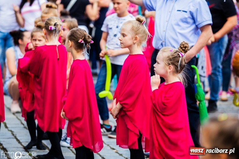 Zdjęcie w galerii na portalu naszraciborz.pl: Moc atrakcji na raciborskim Rynku z okazji Dnia Dziecka [FOTO i WIDEO] wiadomości z regionu
