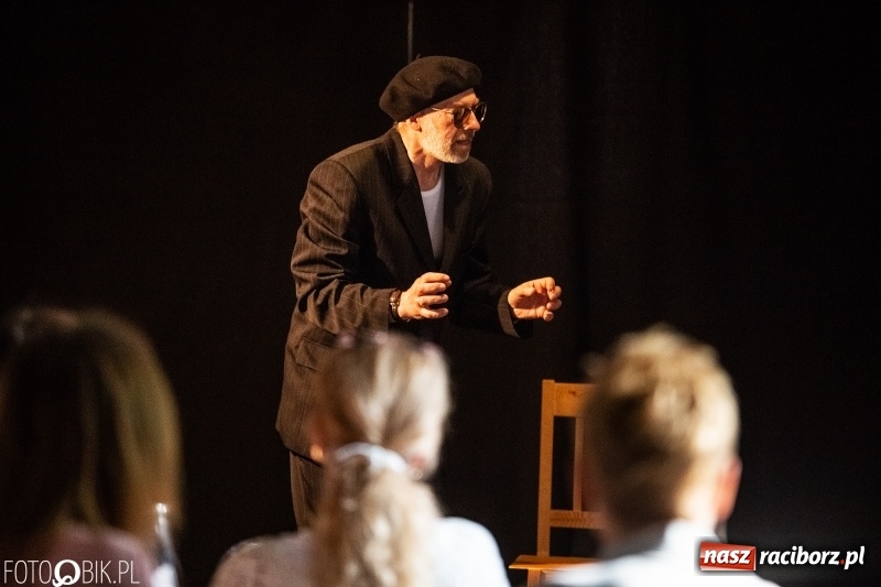 Zdjęcie w galerii na portalu naszraciborz.pl: Midraszowy Teatr Żydowski wystawił Sklepy cynamonowe wiadomości z regionu